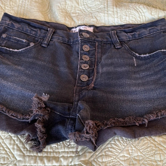 Free people shark bite denim slouchy cut off denim runaway shorts size 26 micro - Picture 5 of 13
